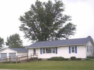 905 Edgington St, Reynolds, IL 61279