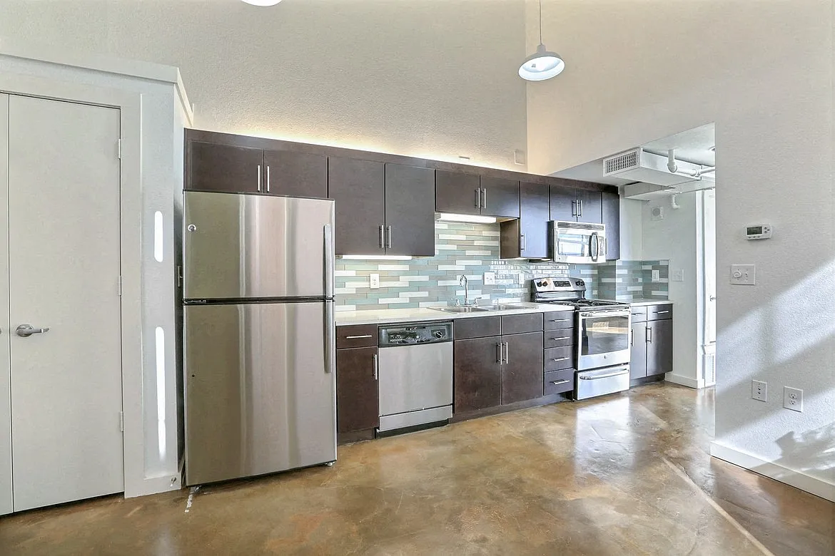 3333 Elm Street Lofts — Photo 4