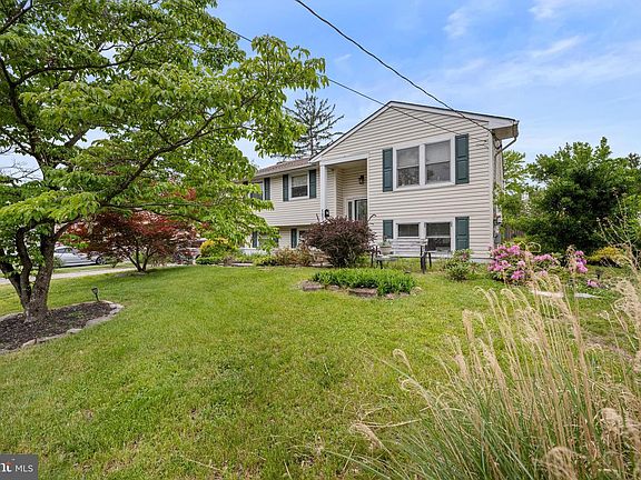 3rd image of 502 W Laurel Rd