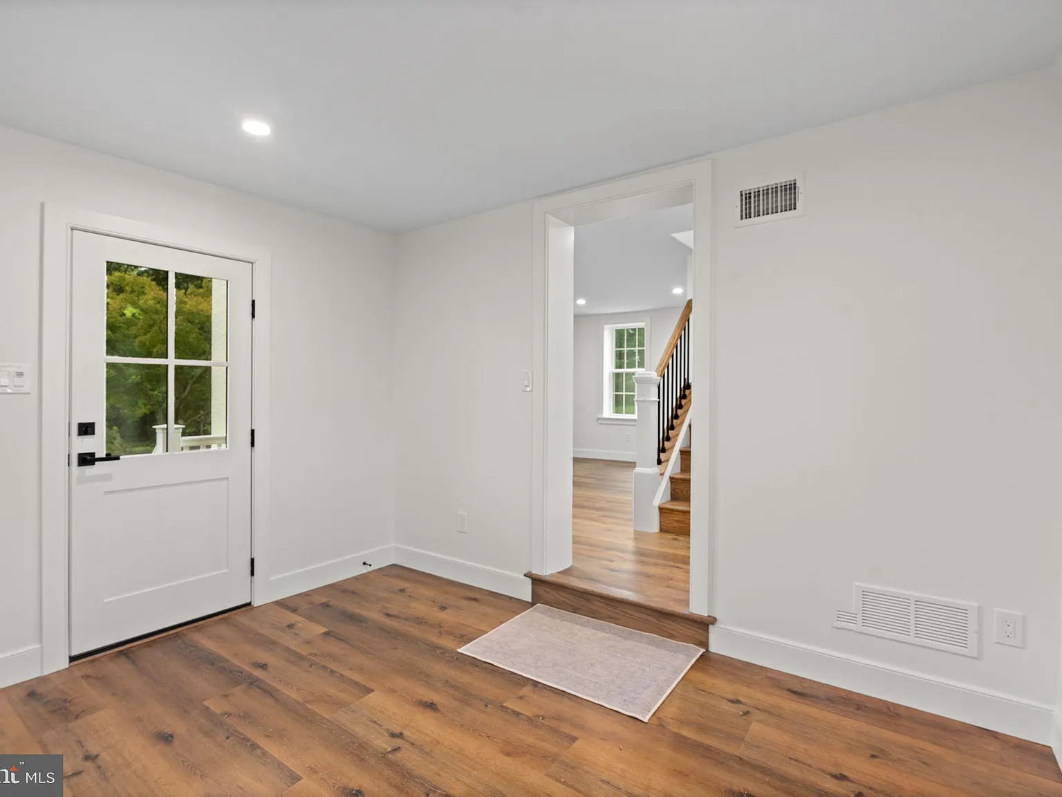 3 bed, 1.5 bath, 1710 sqft, $3,800 — Photo 4