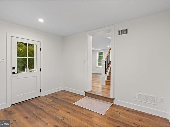 5th image of 1121 Deer Run Rd