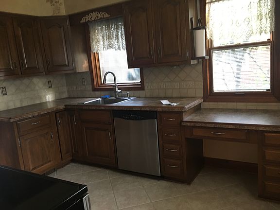 5th image of 2850 Parkwood St
