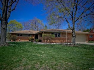 32372 Old Forge Ln, Farmington Hills, MI 48334
