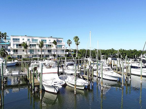 4th image of 8018 Bay Pointe Dr
