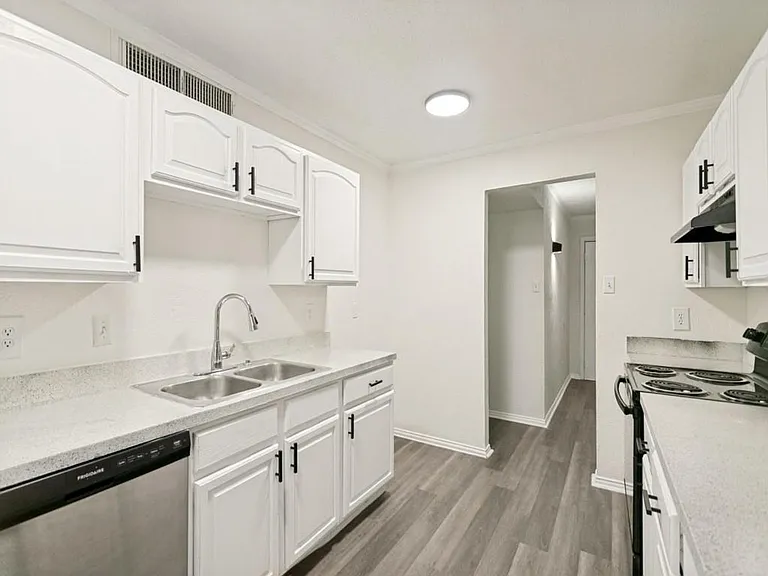905 Hawthorne Dr — Photo 14