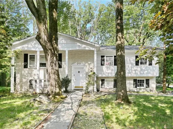 15 Silver Lane, Chestnut Ridge, NY 10977