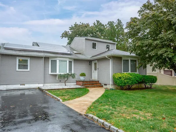 863 Tanglewood Road, West Islip, NY 11795