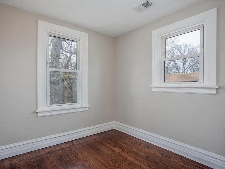7045 Plymouth Ave — Photo 9
