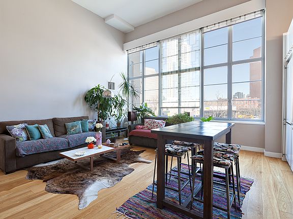 2nd image of 2728 Thomson Ave Unit 242