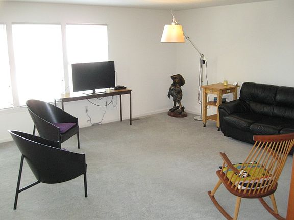 3rd image of 18843 Auburn Lane