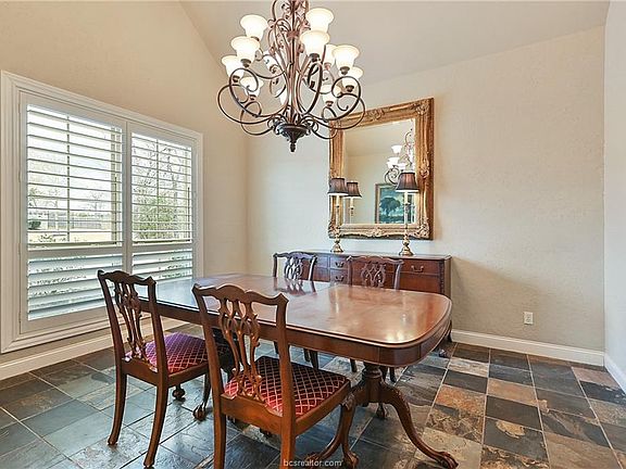 5th image of 4401 Amberley Pl