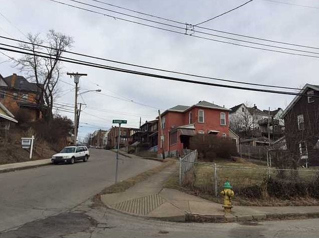 2nd image of 7618 Roslyn St