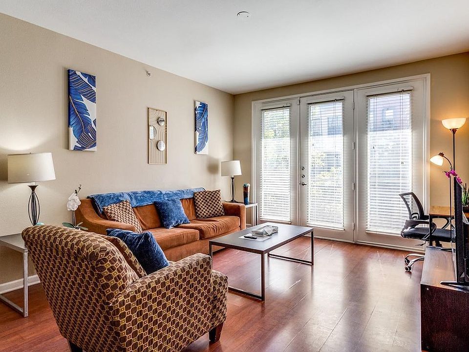 1st image of 2819 N Fitzhugh Ave #Id1035213p