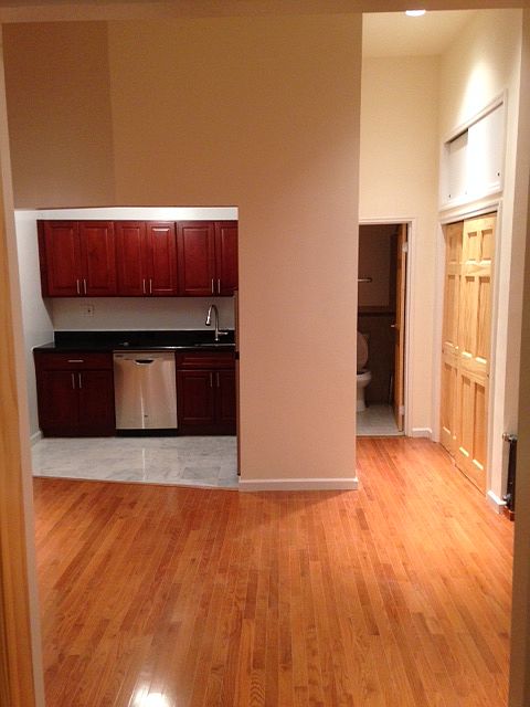 1st image of 48 W 82nd St APT 4