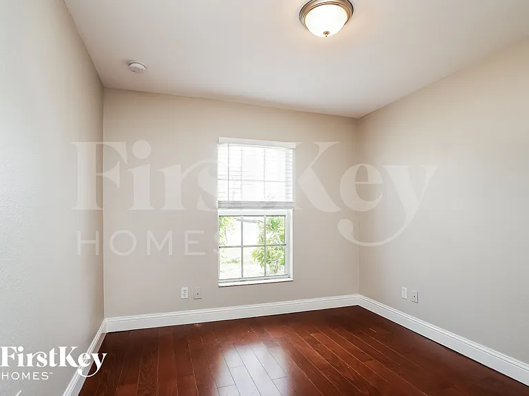 1722 NW 15th St — Photo 11