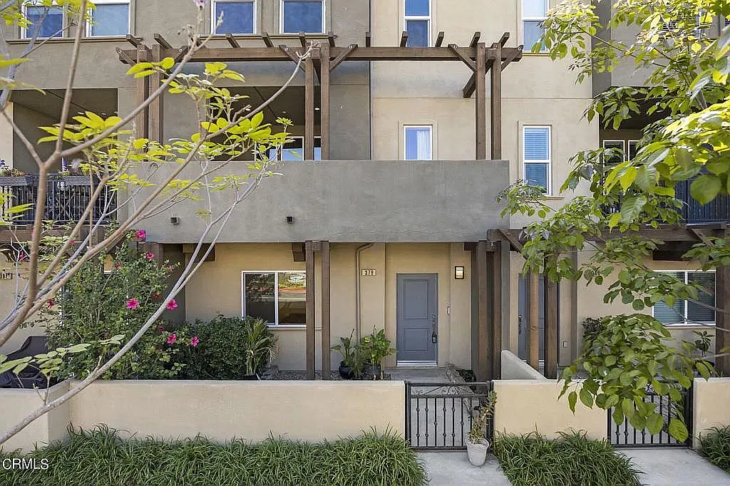 4 bed, 2070 sqft, $3,950 — Photo 1