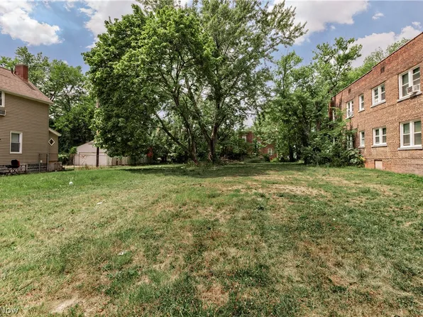 884 E 144th St, Cleveland, OH 44110