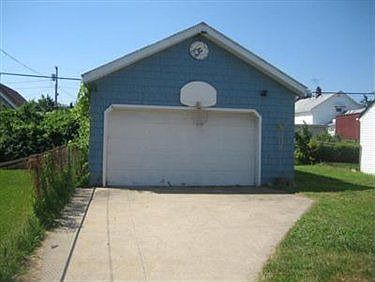 3rd image of 5621 Northcliff Ave