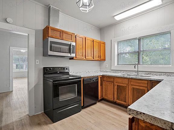 4th image of 701 E 3rd Ave