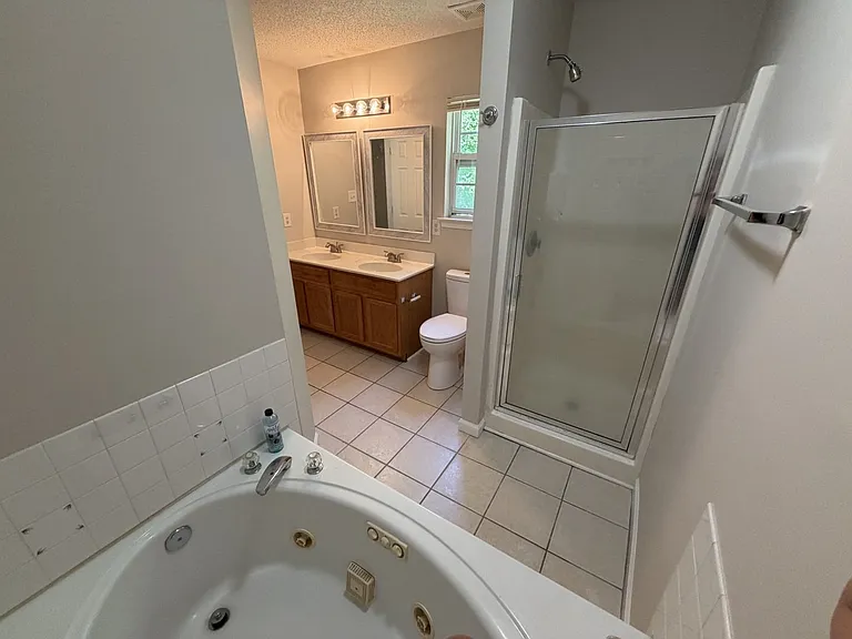 137 Camforth Dr — Photo 13