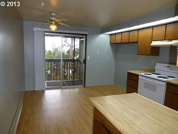 4th image of 2330 SE Brookwood Ave APT 207