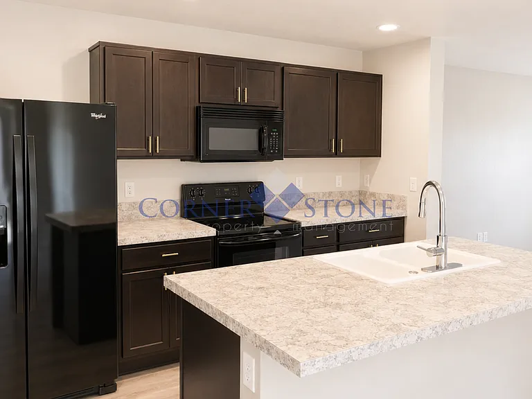 657 N Manship Ave — Photo 2