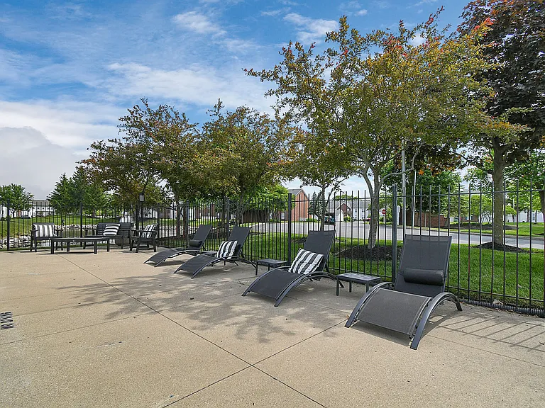 Fountain Place Apartments — Photo 37