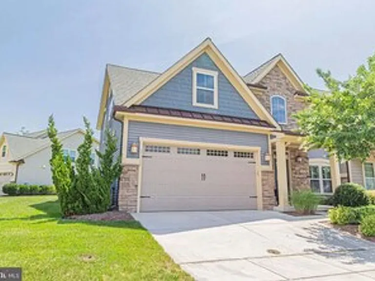 37024 Fairway Dr — Photo 1