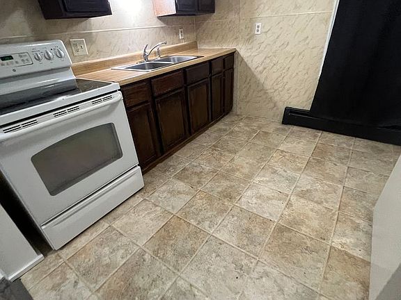 2nd image of 514 W 16th St #4