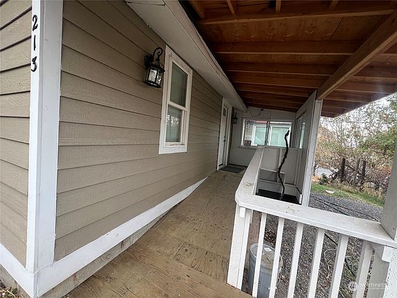 5th image of 213 Dill Avenue