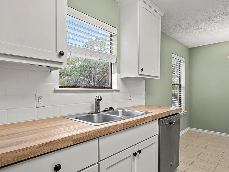 306 Hub Dr — Photo 5