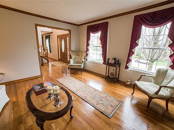 3rd image of 406 Timberwind Ln