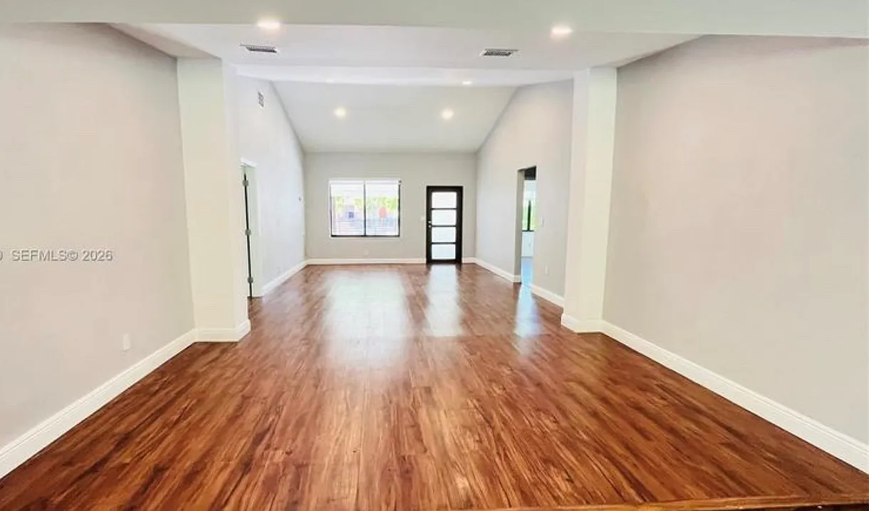 4 bed, 2700 sqft, $7,300 — Photo 4