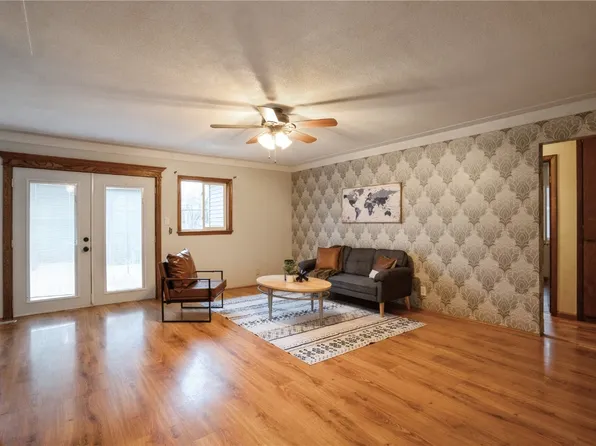 2237 Birchwood Dr NE, Cedar Rapids, IA 52402