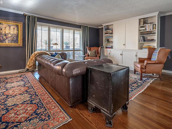 5th image of 2425 SW 19th Ave Unit 11