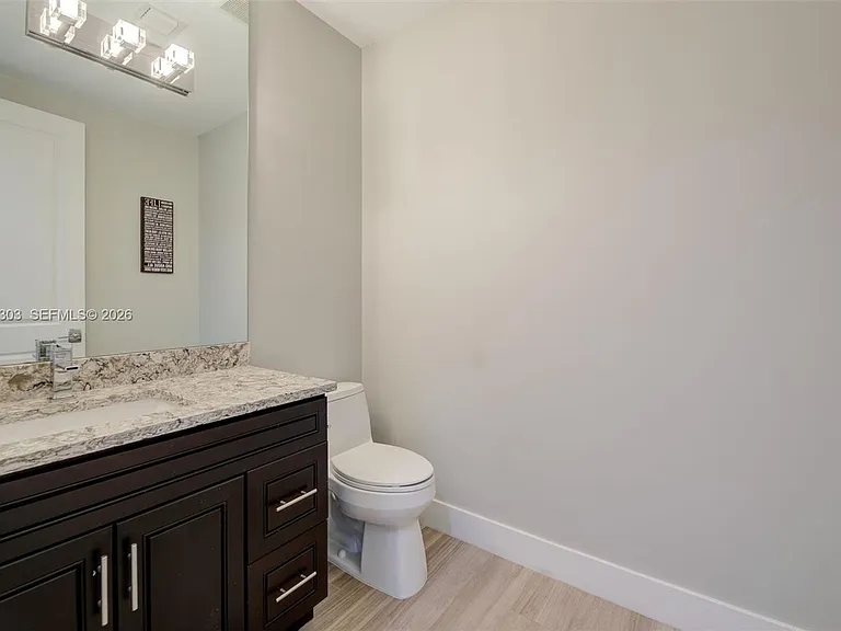 619 SW 17th St — Photo 18