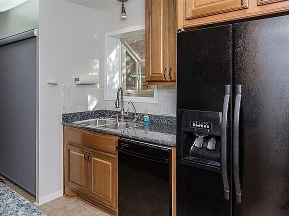 4th image of 13030 Trail Hollow Dr