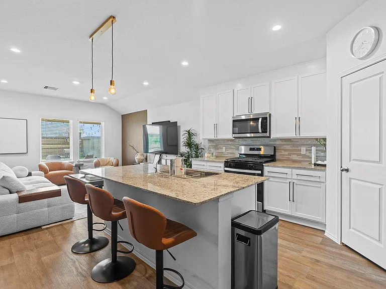 31234 Yatesbury Ln — Photo 3