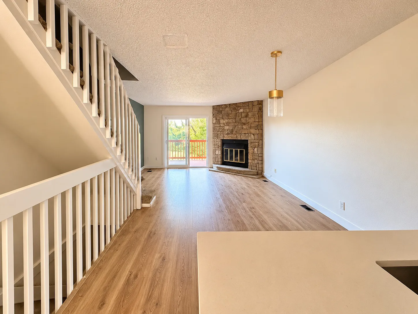 3 bed, 1595 sqft, $2,700 — Photo 2