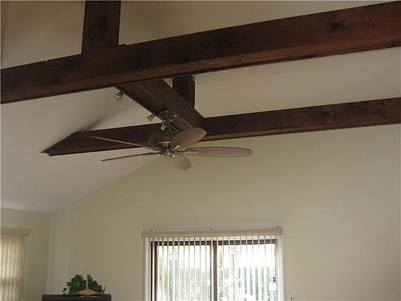 Family Rm Vaulted Ceiling