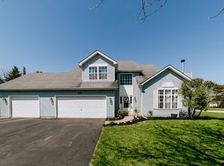 401 Brookhaven Cir, Sugar Grove, IL 60554