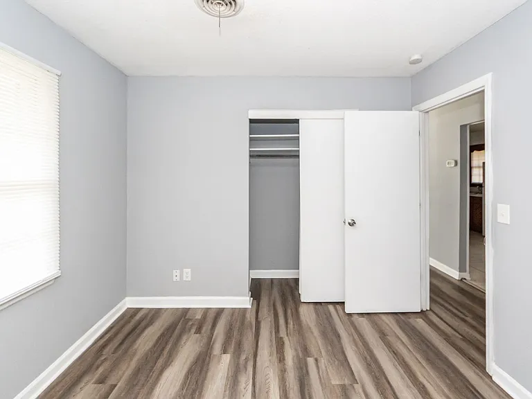 107 Greenhurst Ave — Photo 24