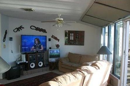 5th image of 203 Lake Dr