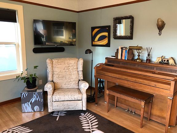 Furnished with piano, wi-fi, HD TV and bluetooth sound system