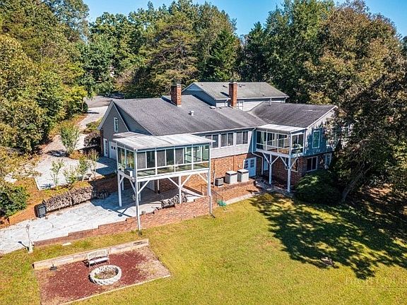 2nd image of 10 Riverview Circle