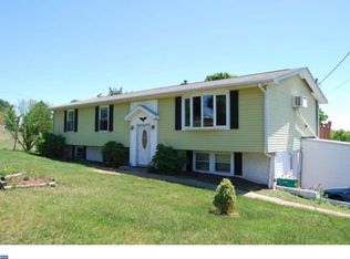 1554 Lakeside Dr, Pennsburg, PA 18073