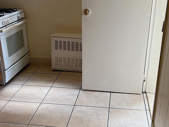3rd image of 137 Morningside Pl APT 2