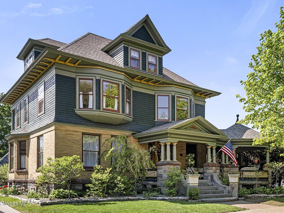 Cover photo of house cropped (1)