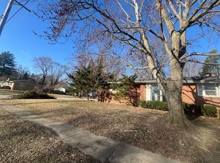 831 Kenyon Dr, Springfield, IL 62704