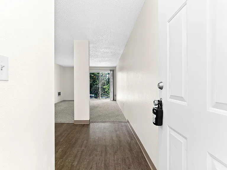 Charbern Apartments — Photo 7